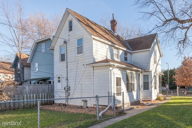 Foto del edificio - 3 br, 2 bath House - 911 Sims Avenue