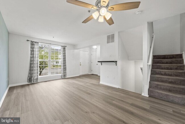 Foto del edificio - 703 Horse Chestnut Ct