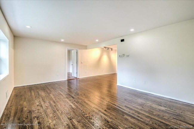 Building Photo - 280 Wisteria Dr