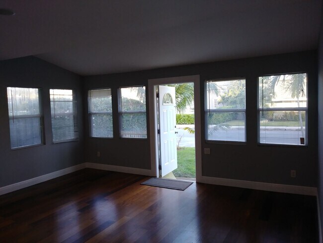 Building Photo - 213-215 Ocean Breeze