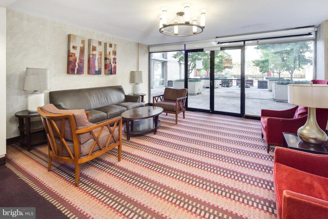 Foto principal - 940 25th St NW