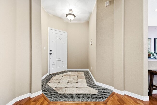 Building Photo - 3 bed / 3 bath Home in Greenwood Village!