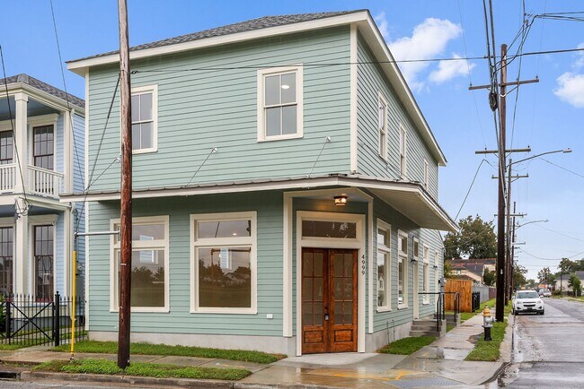 Foto del edificio - 4999 Burgundy St