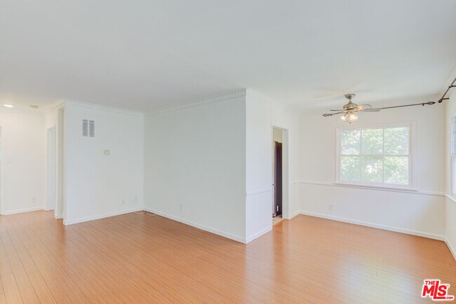 Foto del edificio - 1643 N Formosa Ave