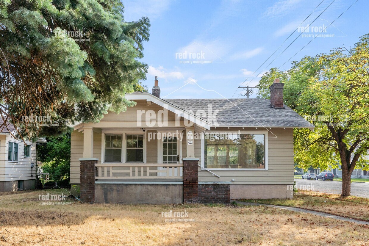 Primary Photo - 402 E Baldwin Ave