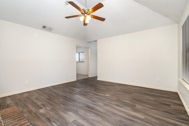 Foto del edificio - 1521 Wheatfield Ct