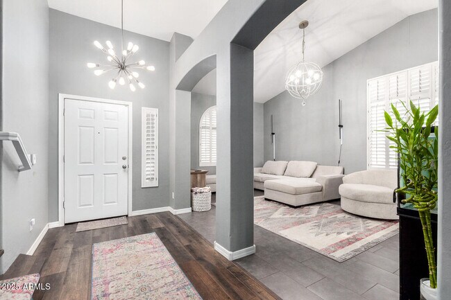 Foto del edificio - 5257 W Belmont Ave