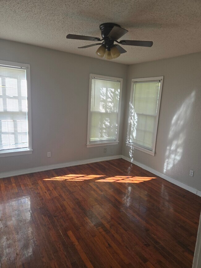 Foto del edificio - 3109 Fadal Ave