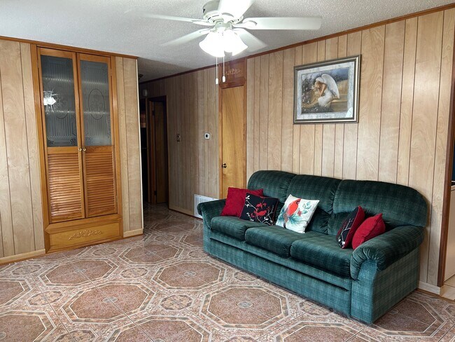 Building Photo - 321 Elsa Dr