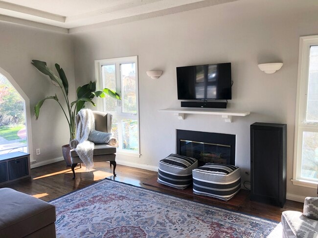 Foto del edificio - 1603 Stearns Dr