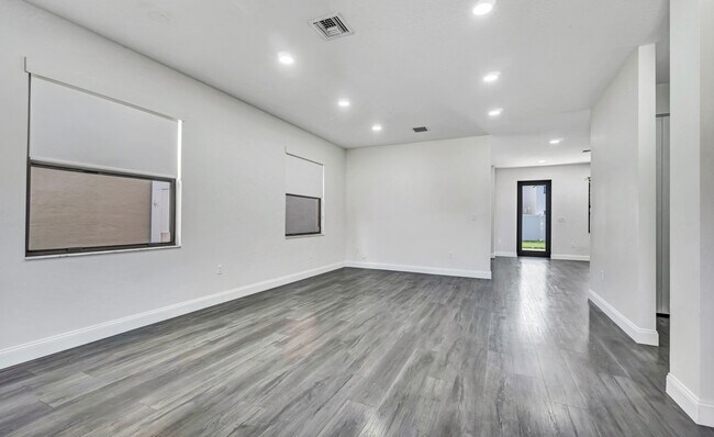 Foto del edificio - 19293 NE 8th Ct