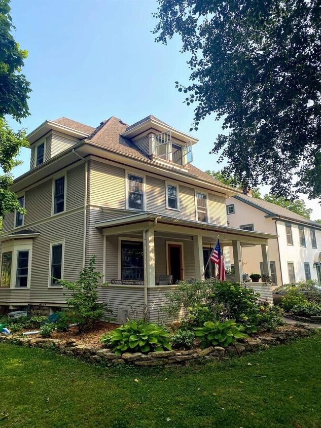Primary Photo - 1934 W Lawn Ave