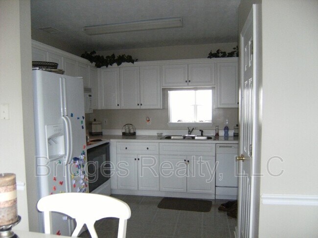 Building Photo - 315 Hazelnut Dr
