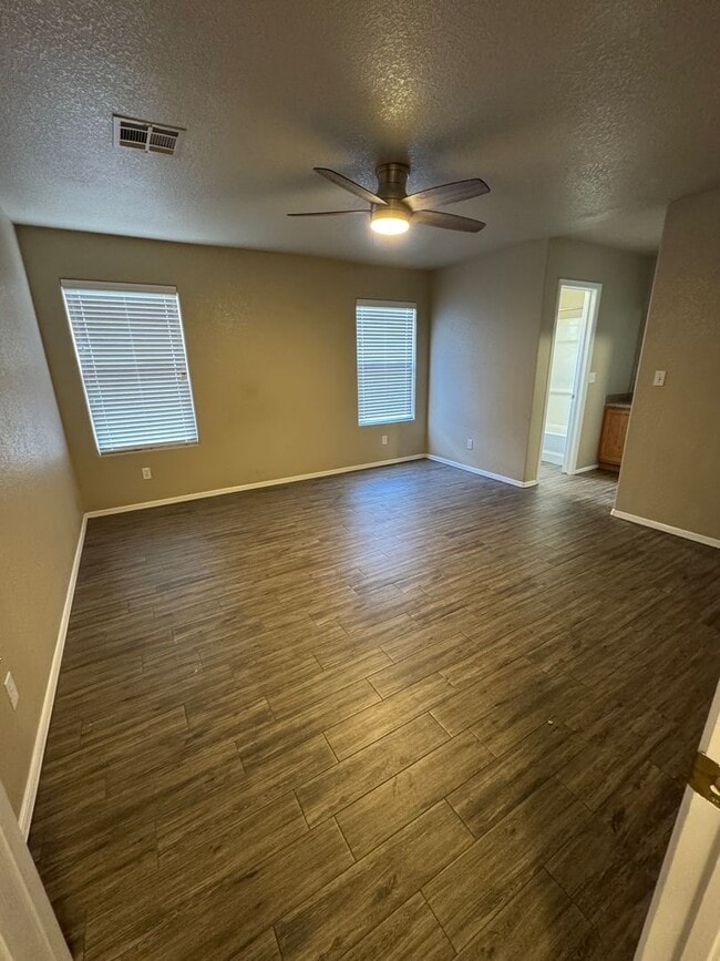 Foto del edificio - *$500 off first months rent?Beautiful 3 Be...