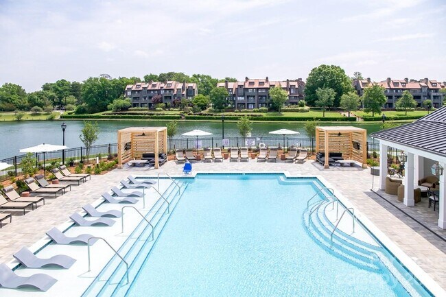 Foto del edificio - 6010 Jasmine Ln