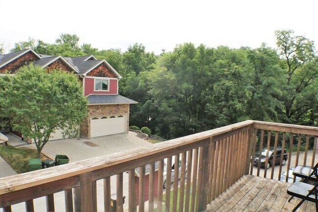 Building Photo - $2,150 | 3 Bedroom, 3.5 Bathroom Multi Flo...