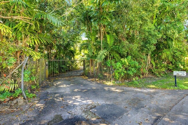 Foto del edificio - 10110 SW 66th St