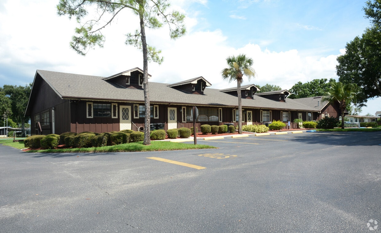 Swiss Village MHC Apartments in Winter Haven, FL