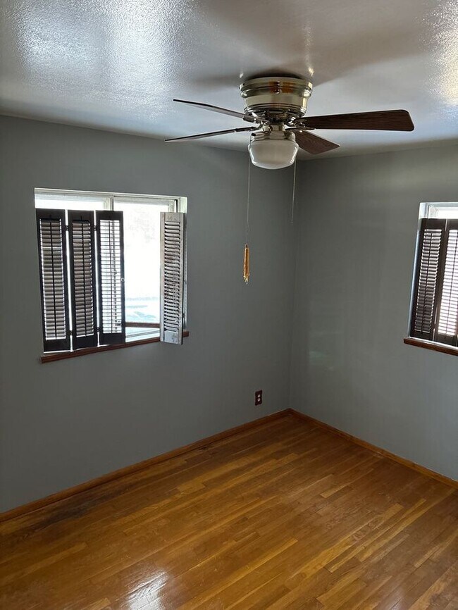Building Photo - 731 Shepley Dr