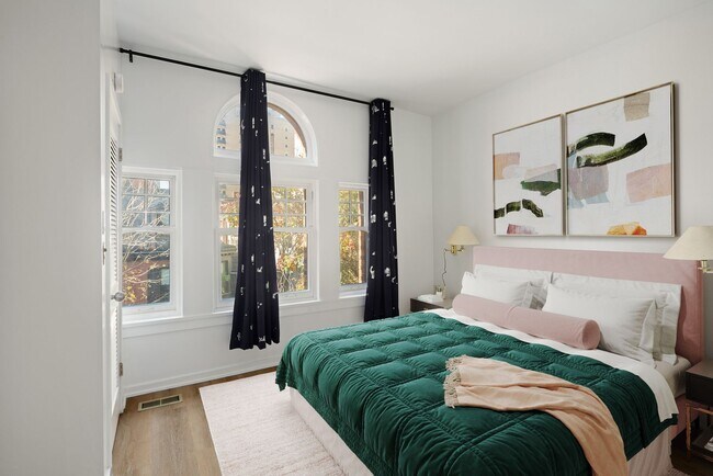 Building Photo - Incredible Rittenhouse Home