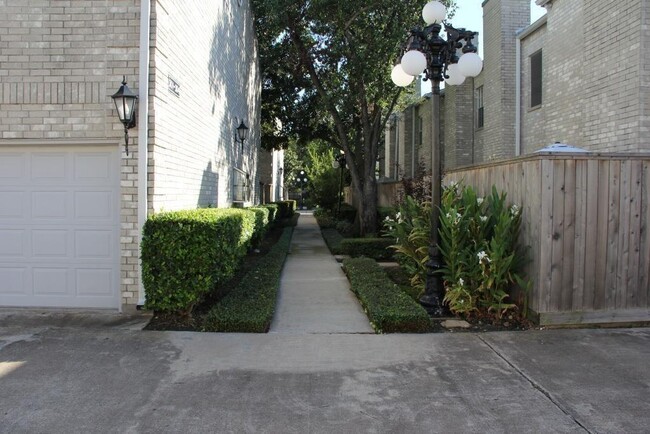 Foto del edificio - 4001 Tanglewilde St