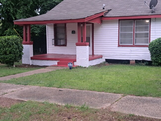 Building Photo - 1824 S Holt St
