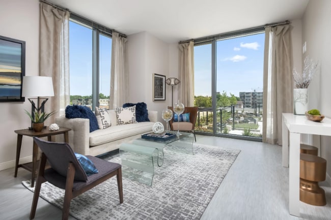 Building Photo - 932 Lake St