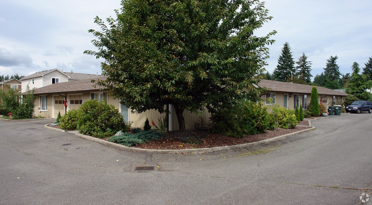 Primary Photo - Bishop Apartments
