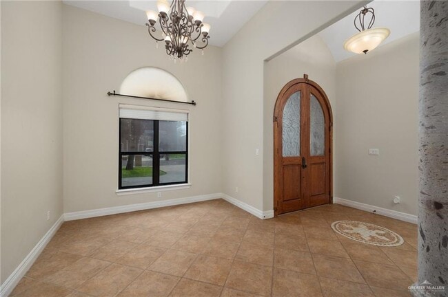 Building Photo - 616 N Dalobo Ave