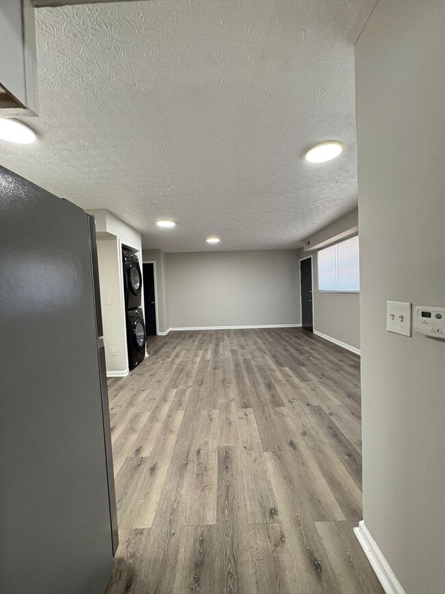 Building Photo - Welcome Home to Bellagio South Living: Where Comfort Meets Convenience