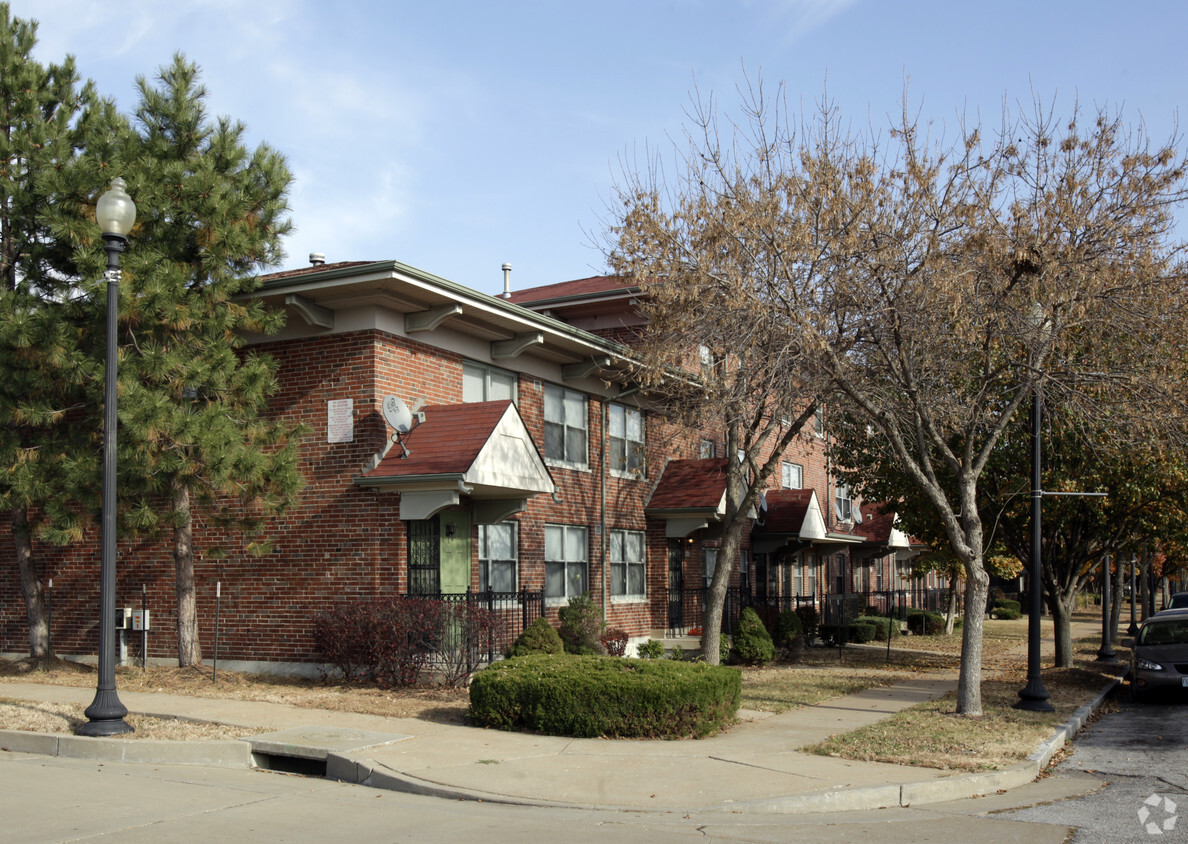 Evander Square Apartments. - Carr Square Apartments