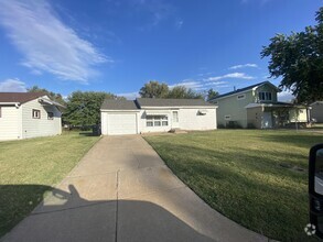 Building Photo - 669 Whittinghill Ave