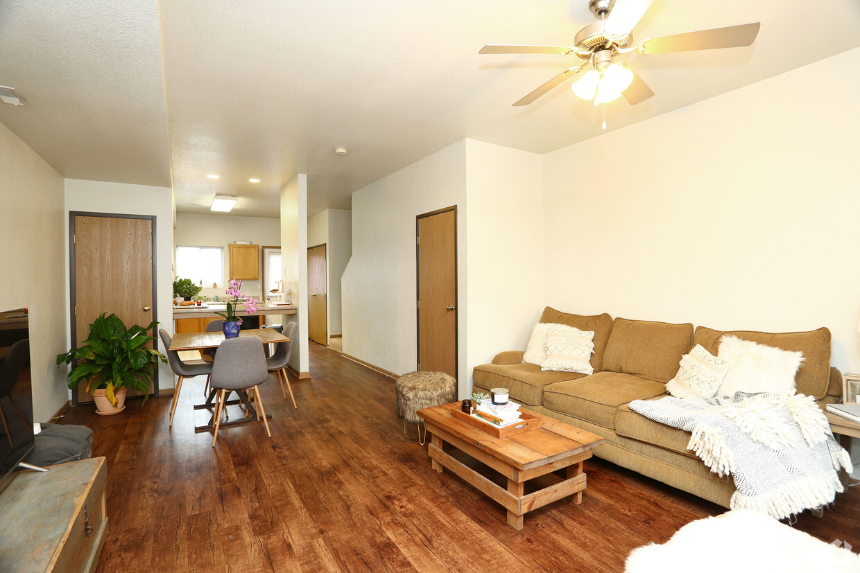 Foto principal - Lake Broadway Townhomes