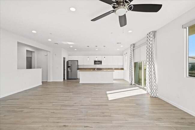 Foto del edificio - Resort-Style Living in a Modern 2 Bedroom ...