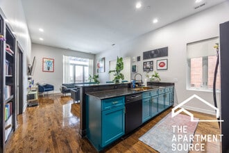 Building Photo - 2409 W Catalpa Ave