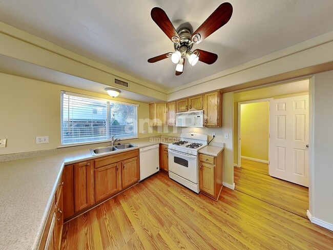 Building Photo - 4096 Netherland St