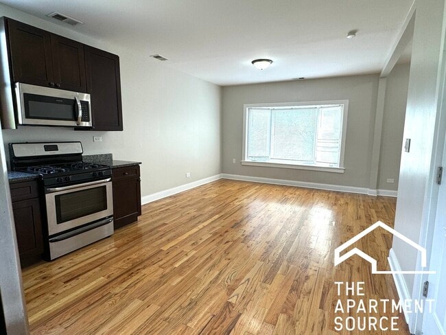 Building Photo - 3904 W Armitage Ave