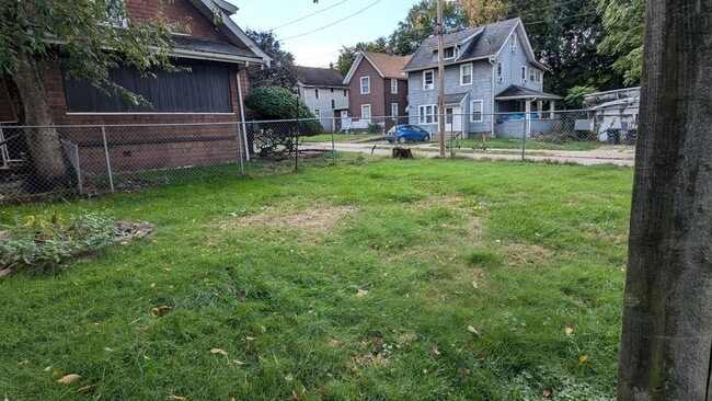 Foto del edificio - Agape Rentals, LLC (766 Hazel St)