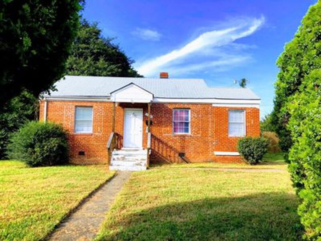 Primary Photo - Henrico County house! Large fenced back ya...