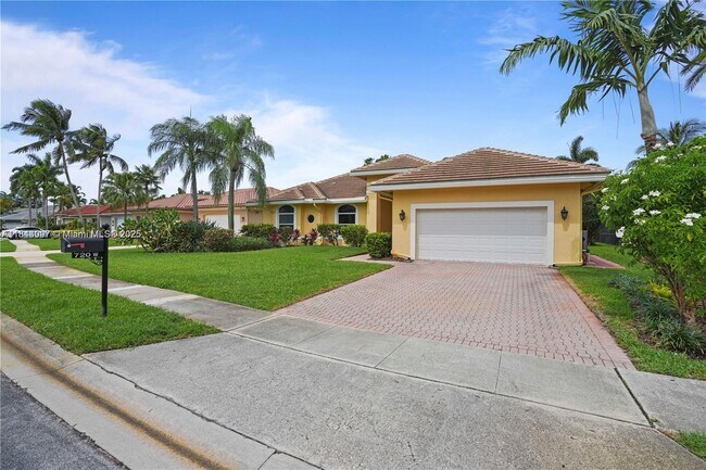 Foto del edificio - 720 Cypress Pointe Dr W
