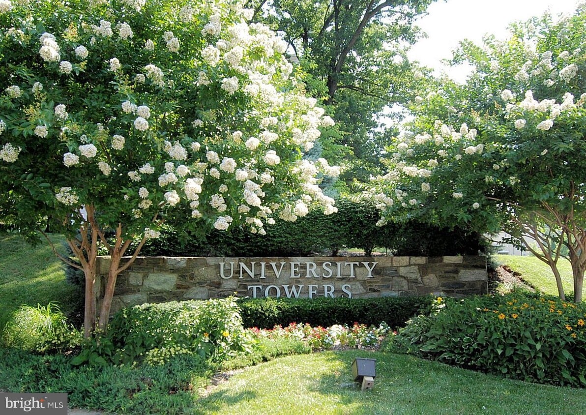 Primary Photo - 1121 University Blvd W