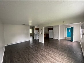 Building Photo - 303 8th St