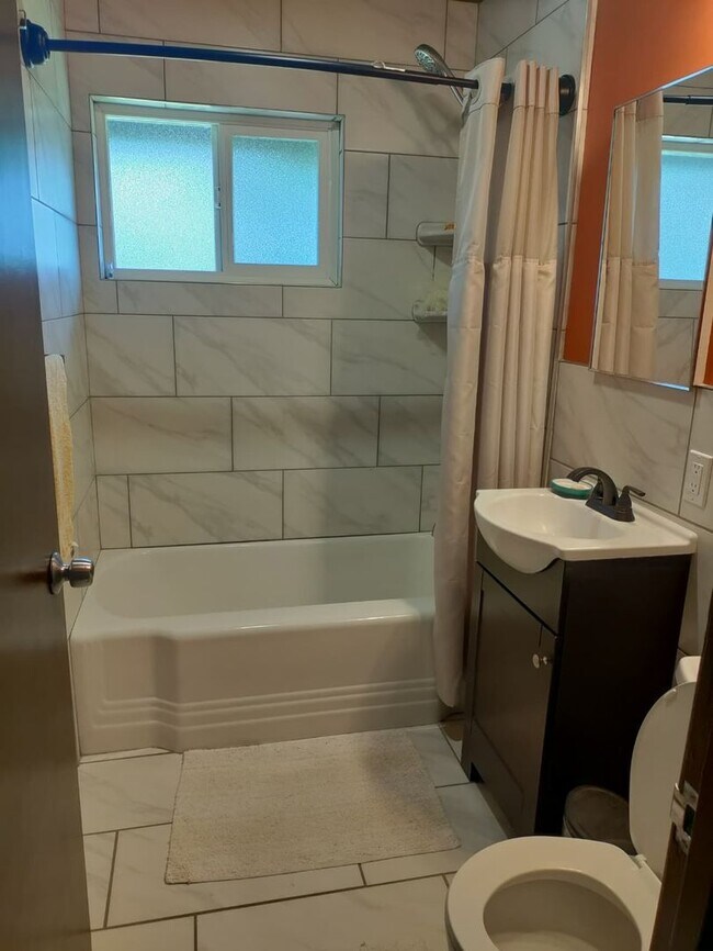 Building Photo - Merced County | Vaishali's Home - Patricia Ln @ Merced