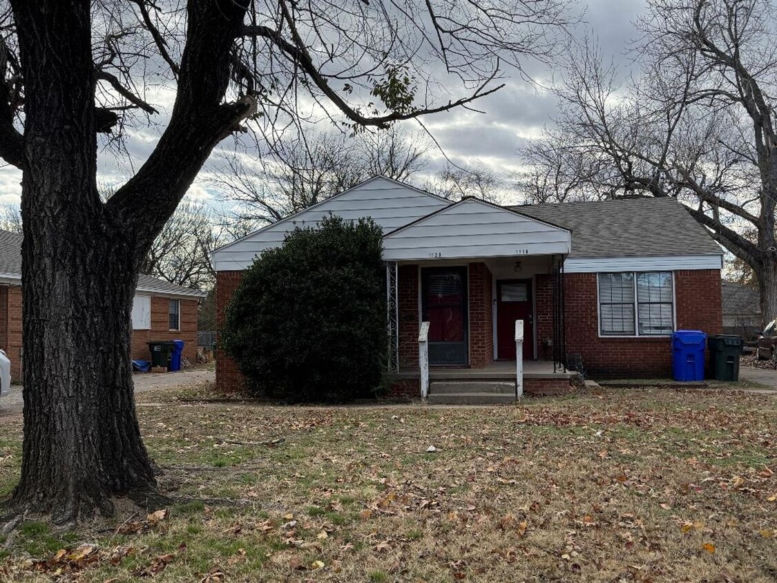 2 Bed 1 Bath Duplex For Lease NOW! - 2 Bed 1 Bath Duplex For Lease NOW!