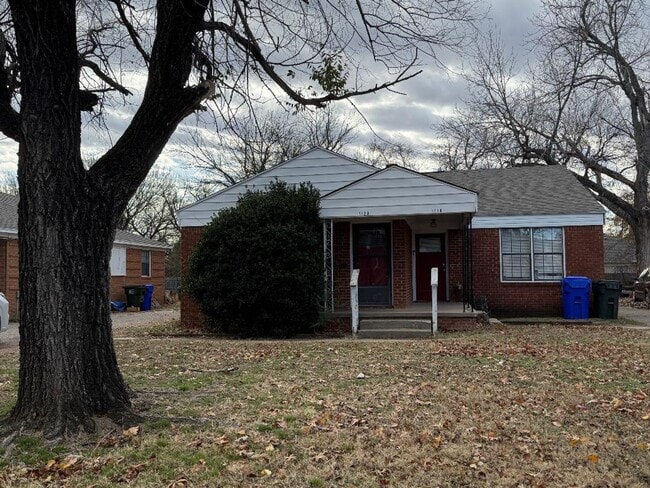 2 Bed 1 Bath Duplex For Lease NOW! - 2 Bed 1 Bath Duplex For Lease NOW! House