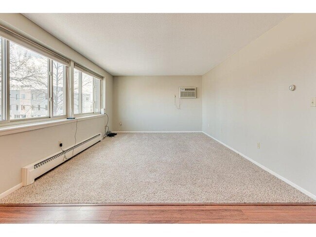 Foto del edificio - 4400 Upton Ave S