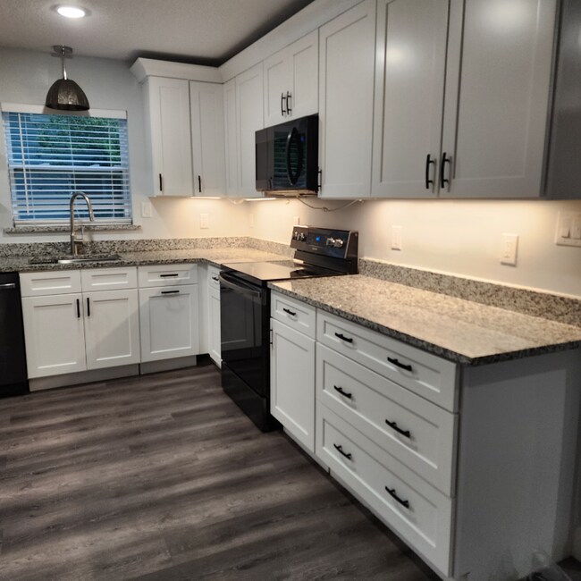 Foto del edificio - 2773 Pine Ridge Dr