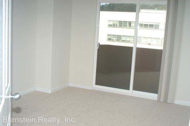 Building Photo - 600 Portola Dr
