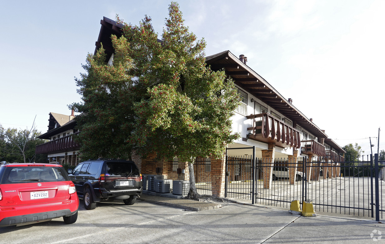 Primary Photo - 2305 Cleary Ave