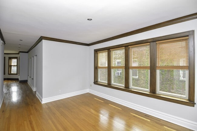 Foto del edificio - 6218 N Bell Ave